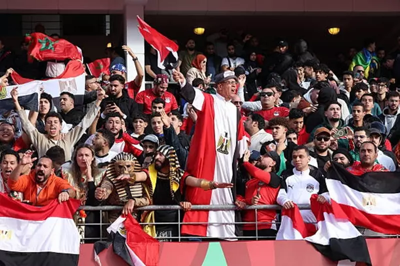 زي فرعوني ودعم مغربي.. 136 ألف مشجع حضروا مباريات مصر في أغادير (صور) 